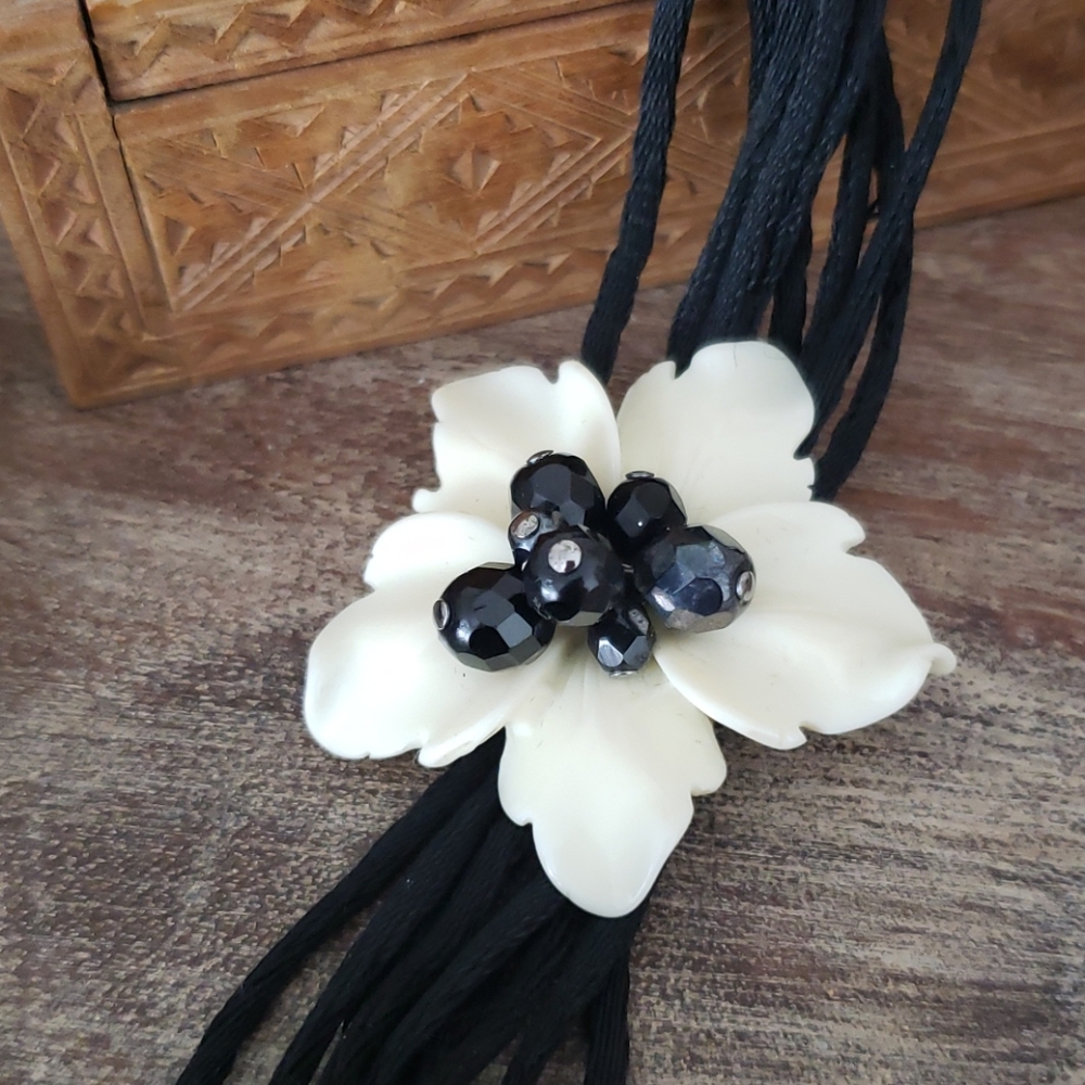 Flower Lariat